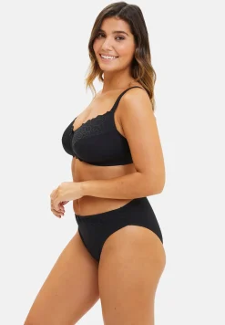 Briefs Ava