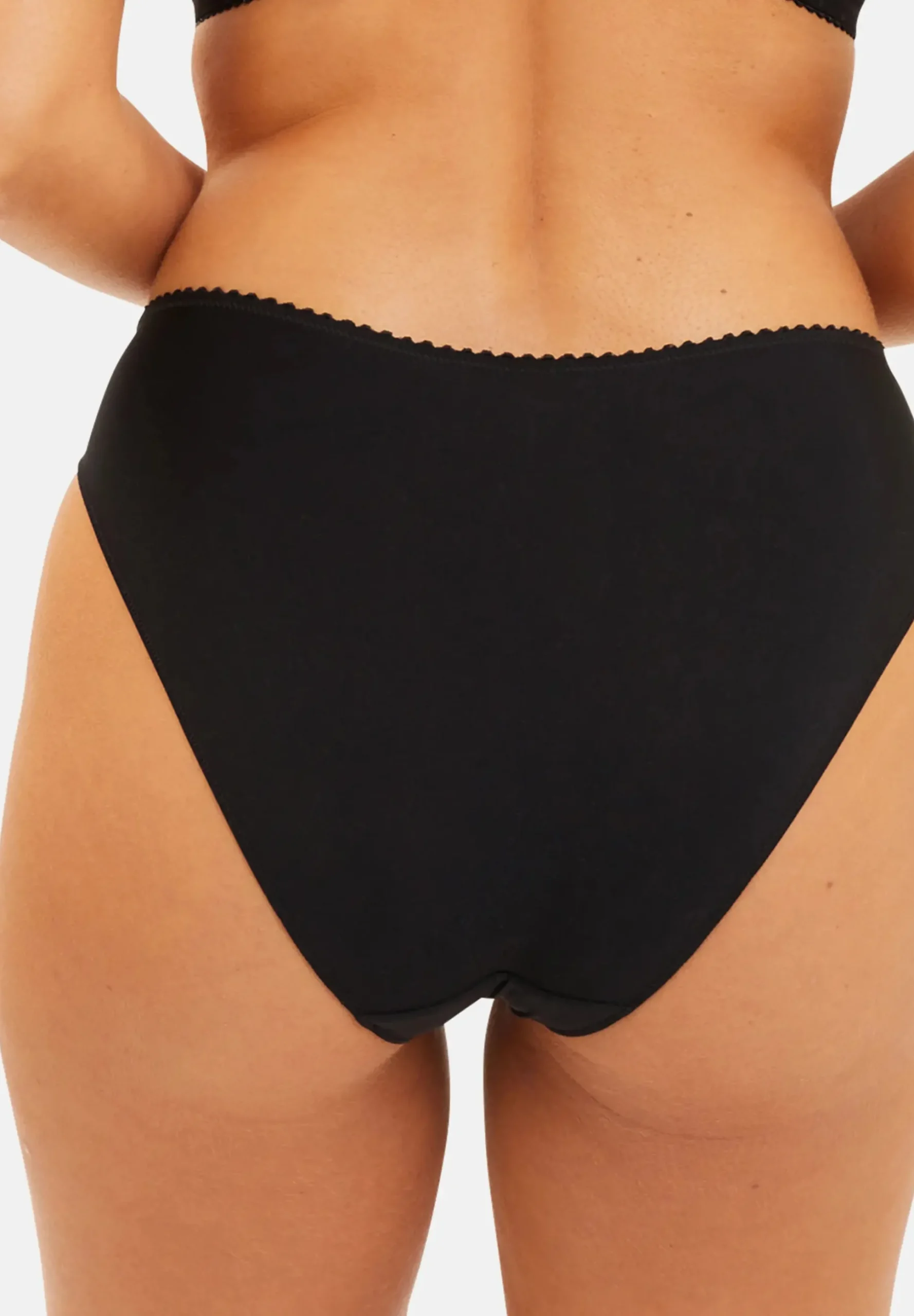 Briefs Esme
