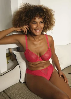 Briefs Esme
