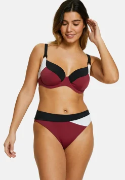 High-cut bikini Briefs Beyond the Beach
