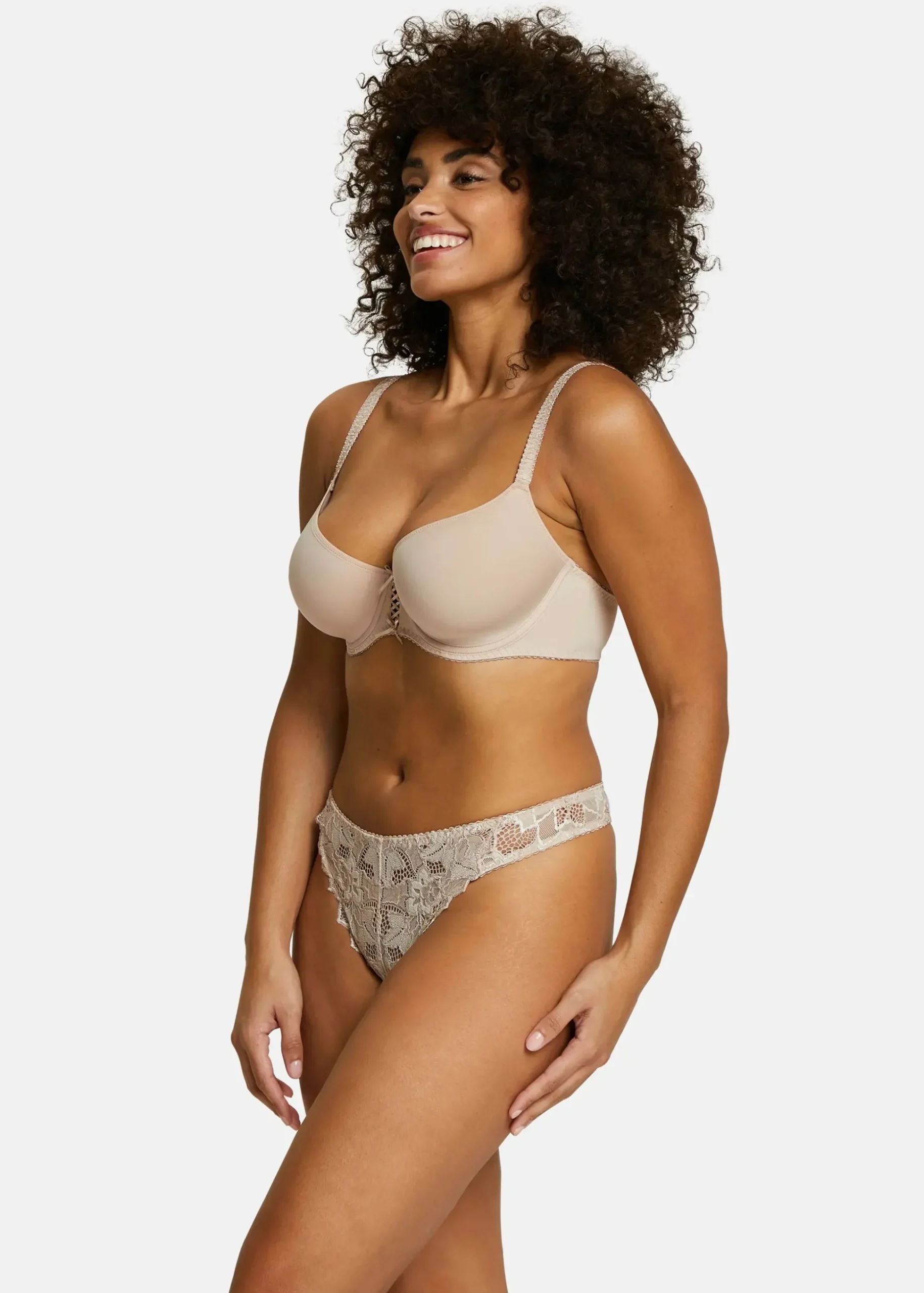 Lightly lined spacer bra Arum