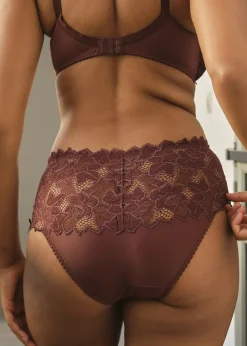Medium briefs Arum