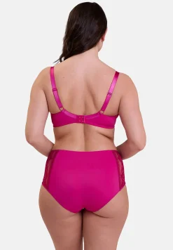 Medium briefs Suzie